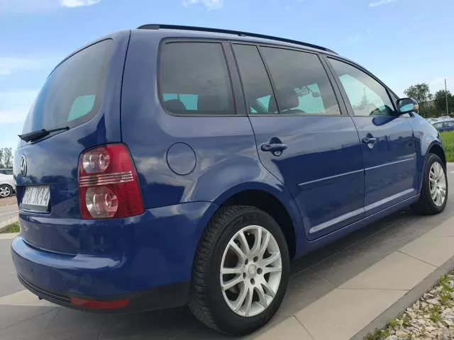 VOLKSWAGEN Touran 