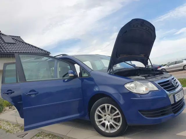 VOLKSWAGEN Touran 