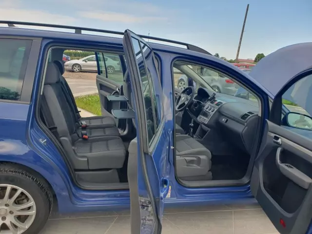 VOLKSWAGEN Touran 