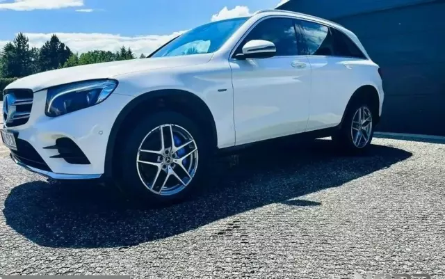 MERCEDES-BENZ GLC 350 e 4Matic 7G-TRONIC AMG Line