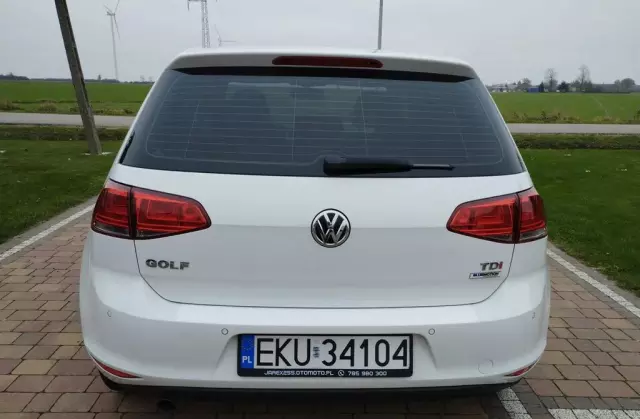 VOLKSWAGEN Golf 