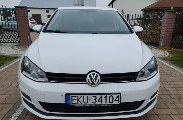 VOLKSWAGEN Golf 