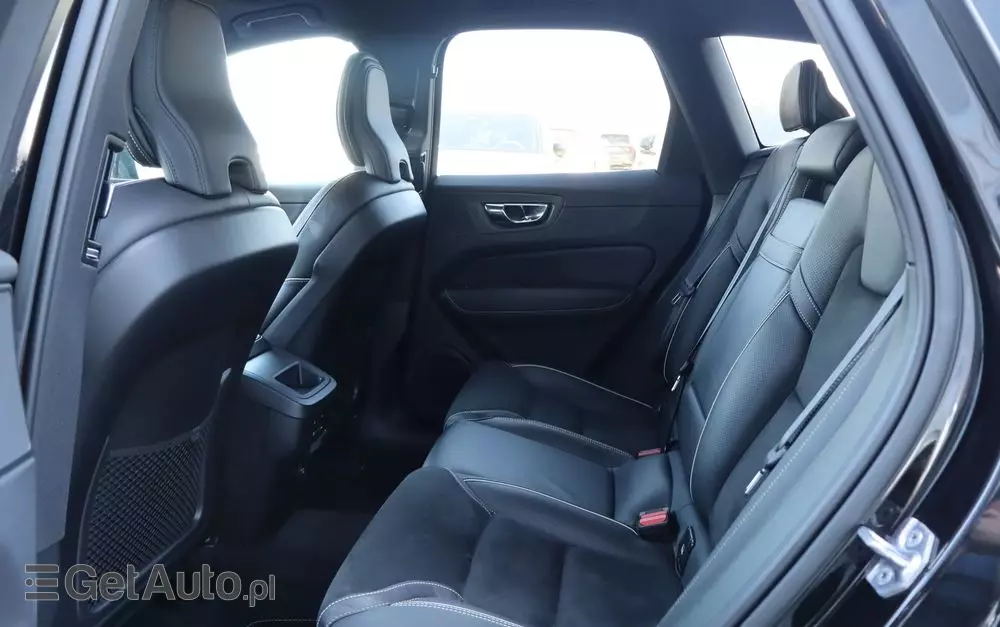 VOLVO XC 60 D4 R-Design