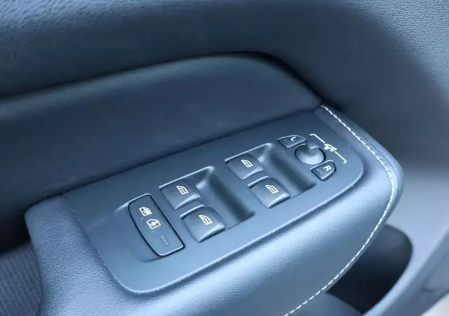 VOLVO XC 60 D4 R-Design