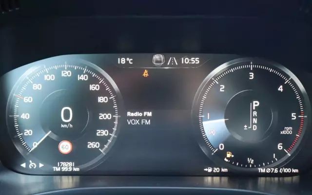 VOLVO XC 60 D4 R-Design