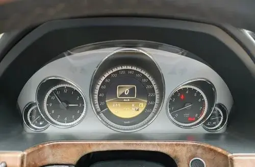 MERCEDES-BENZ Klasa E 
