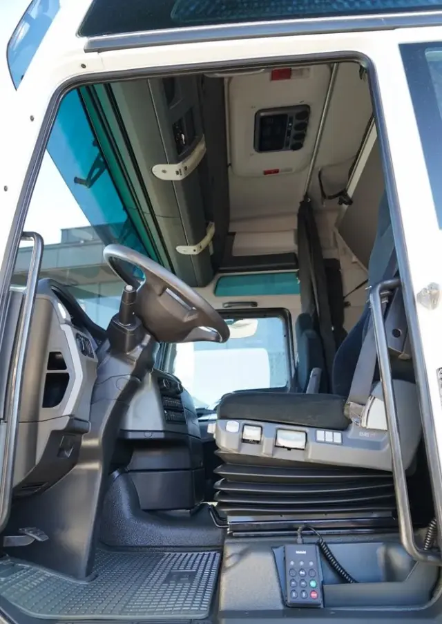 MAN TGX 33.540 / 6x4 / RETARDER / DMC: 100 TON / XXL / KLIMATYZACJA POSTOJOWA /  3 osiowy ciągnik siodłowy /  MANUAL / EURO 5 