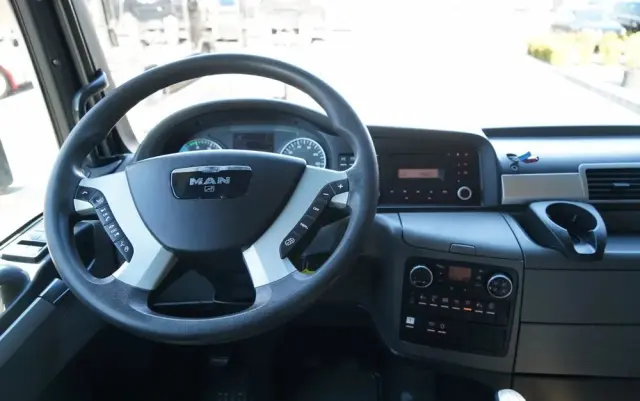 MAN TGX 33.540 / 6x4 / RETARDER / DMC: 100 TON / XXL / KLIMATYZACJA POSTOJOWA /  3 osiowy ciągnik siodłowy /  MANUAL / EURO 5 