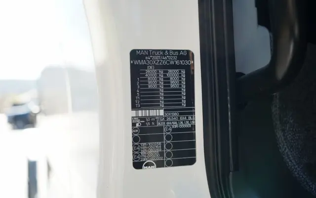 MAN TGX 33.540 / 6x4 / RETARDER / DMC: 100 TON / XXL / KLIMATYZACJA POSTOJOWA /  3 osiowy ciągnik siodłowy /  MANUAL / EURO 5 