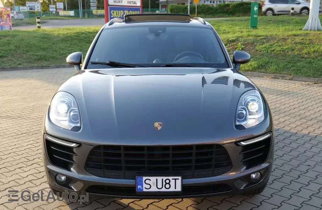 PORSCHE Macan 