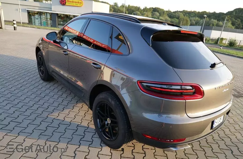 PORSCHE Macan 