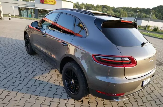 PORSCHE Macan 