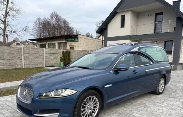JAGUAR XF 