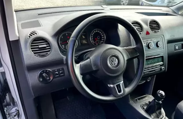 VOLKSWAGEN Caddy California 