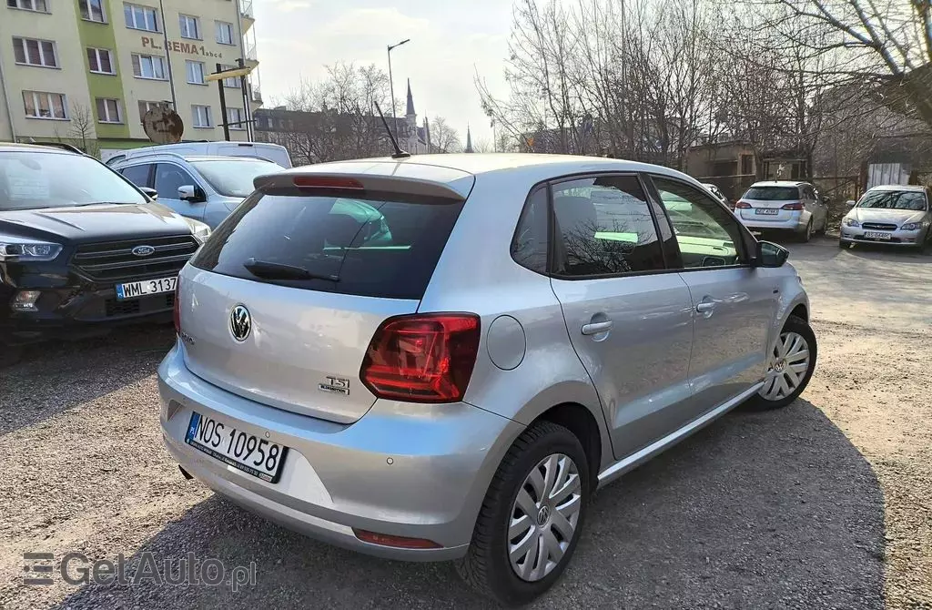 VOLKSWAGEN Polo 