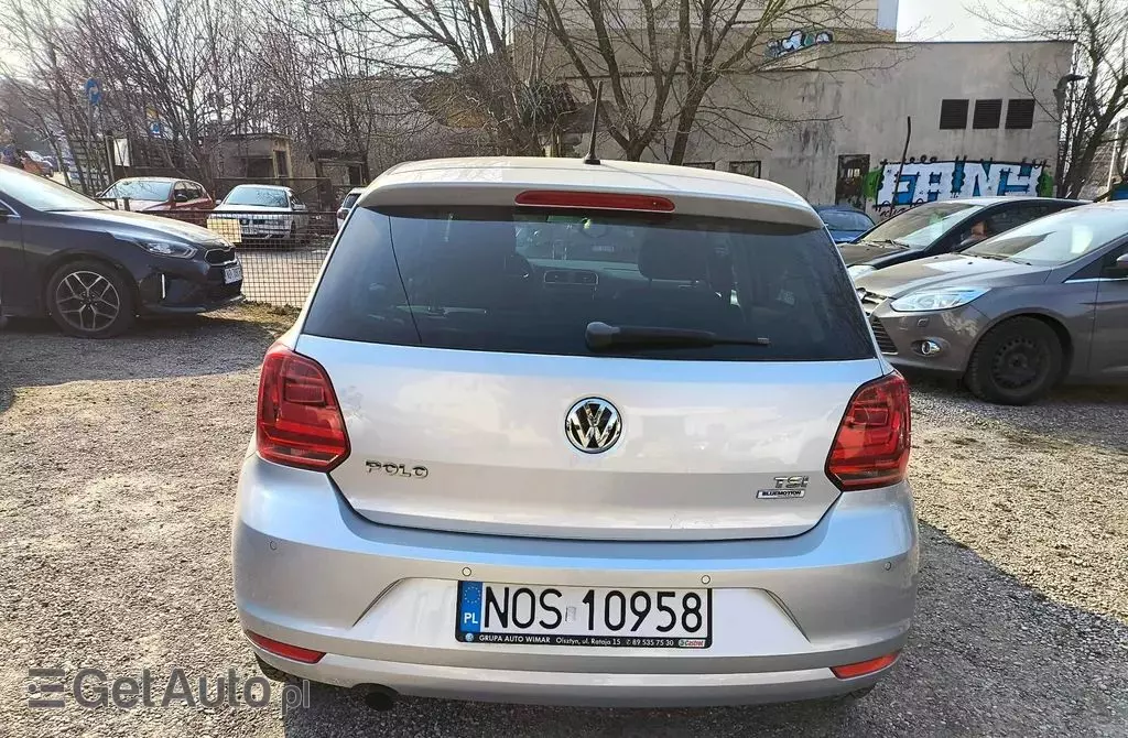VOLKSWAGEN Polo 