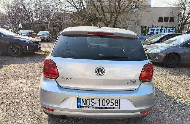 VOLKSWAGEN Polo 
