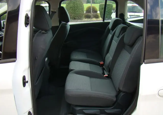 FORD Grand C-MAX 1.6 TDCi Trend