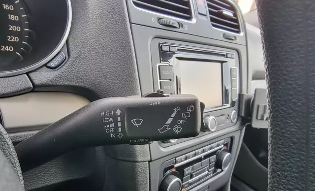 VOLKSWAGEN Golf 1.6 TDI (105 KM)