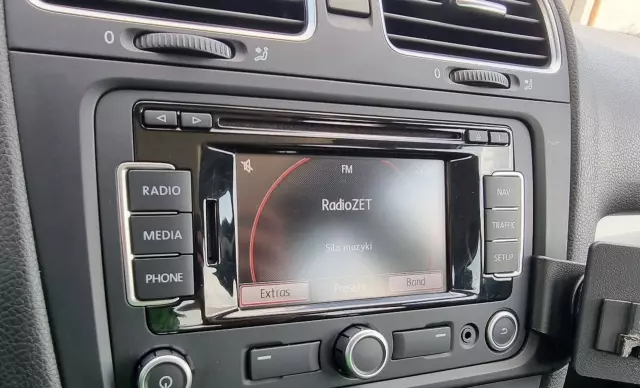 VOLKSWAGEN Golf 1.6 TDI (105 KM)