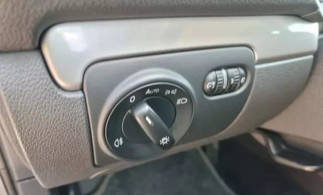 VOLKSWAGEN Golf 1.6 TDI (105 KM)