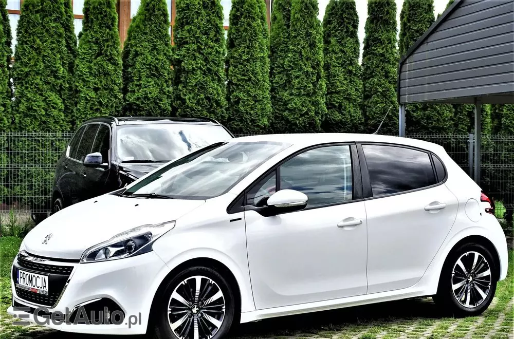 PEUGEOT 208 PureTech 82 Stop & Start Signature