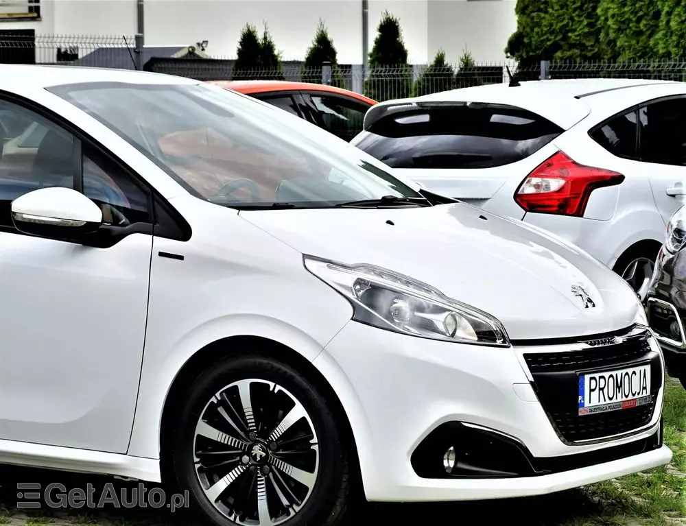 PEUGEOT 208 PureTech 82 Stop & Start Signature