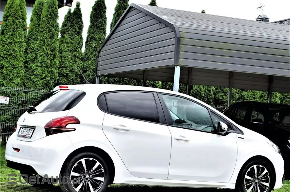 PEUGEOT 208 PureTech 82 Stop & Start Signature