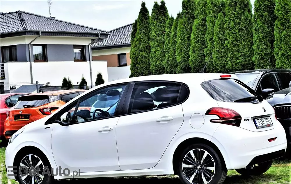 PEUGEOT 208 PureTech 82 Stop & Start Signature