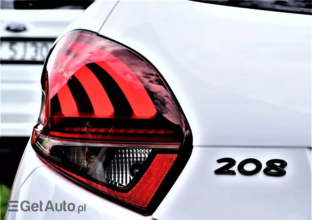 PEUGEOT 208 PureTech 82 Stop & Start Signature