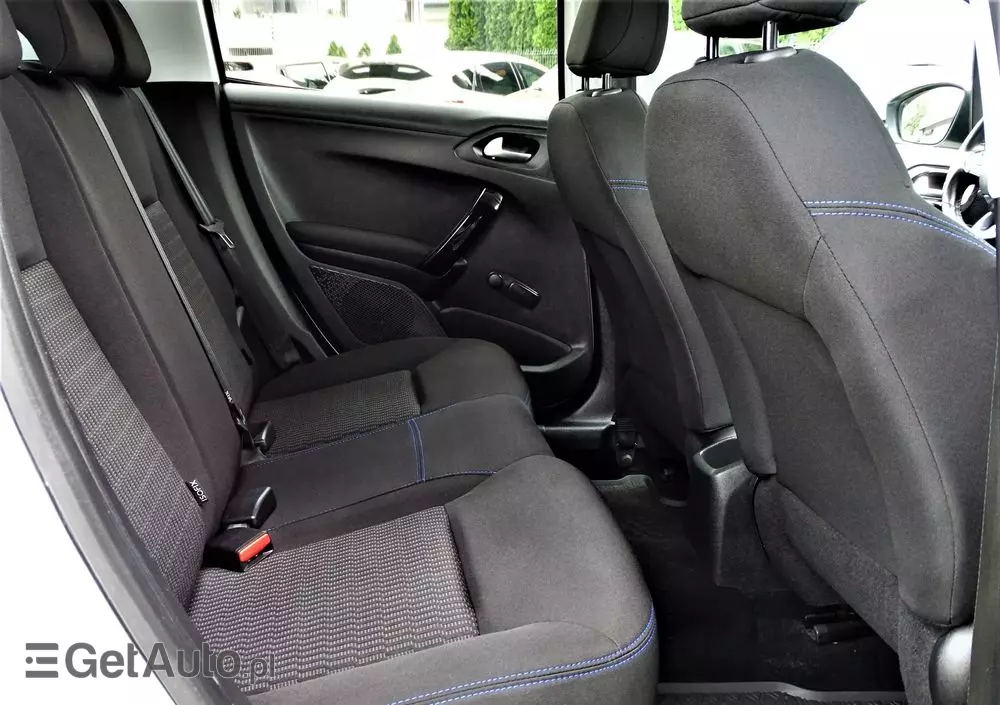 PEUGEOT 208 PureTech 82 Stop & Start Signature