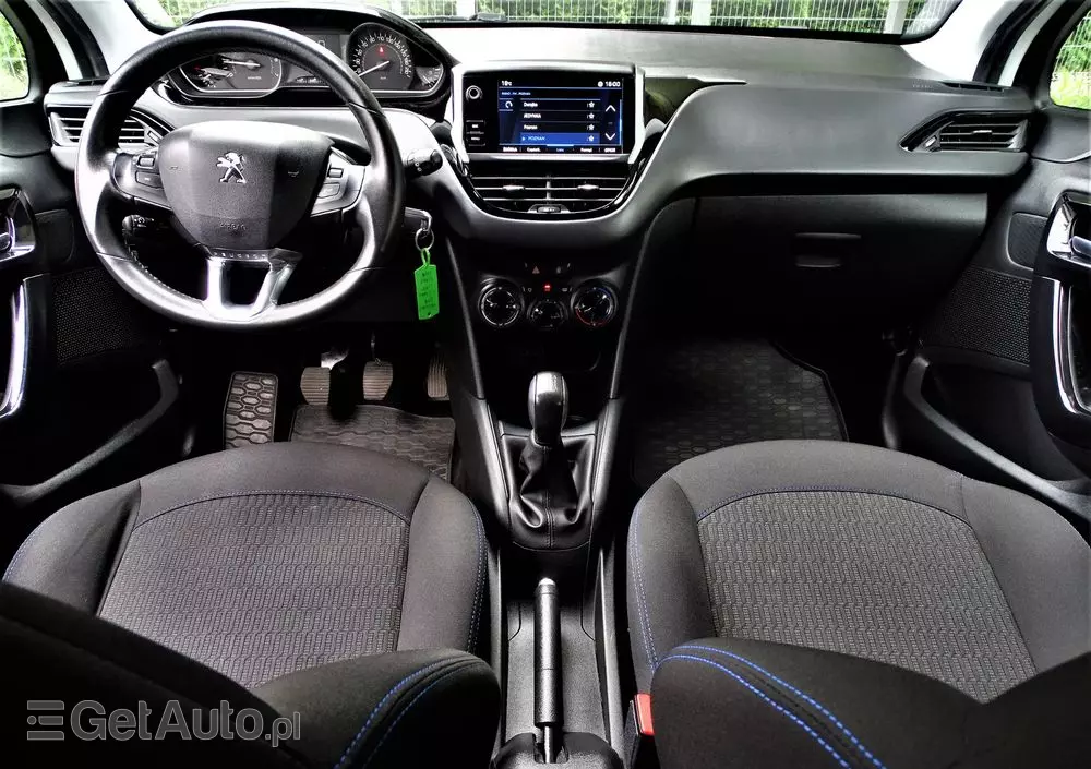 PEUGEOT 208 PureTech 82 Stop & Start Signature