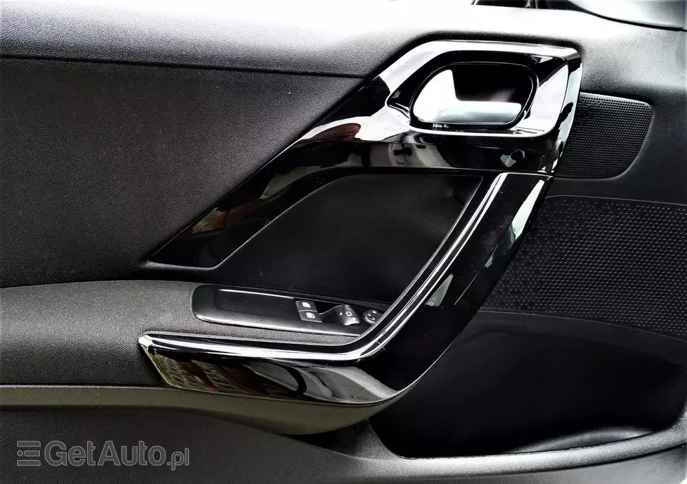 PEUGEOT 208 PureTech 82 Stop & Start Signature