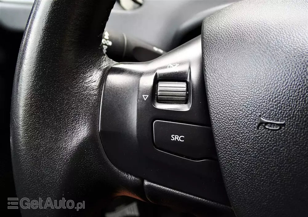 PEUGEOT 208 PureTech 82 Stop & Start Signature