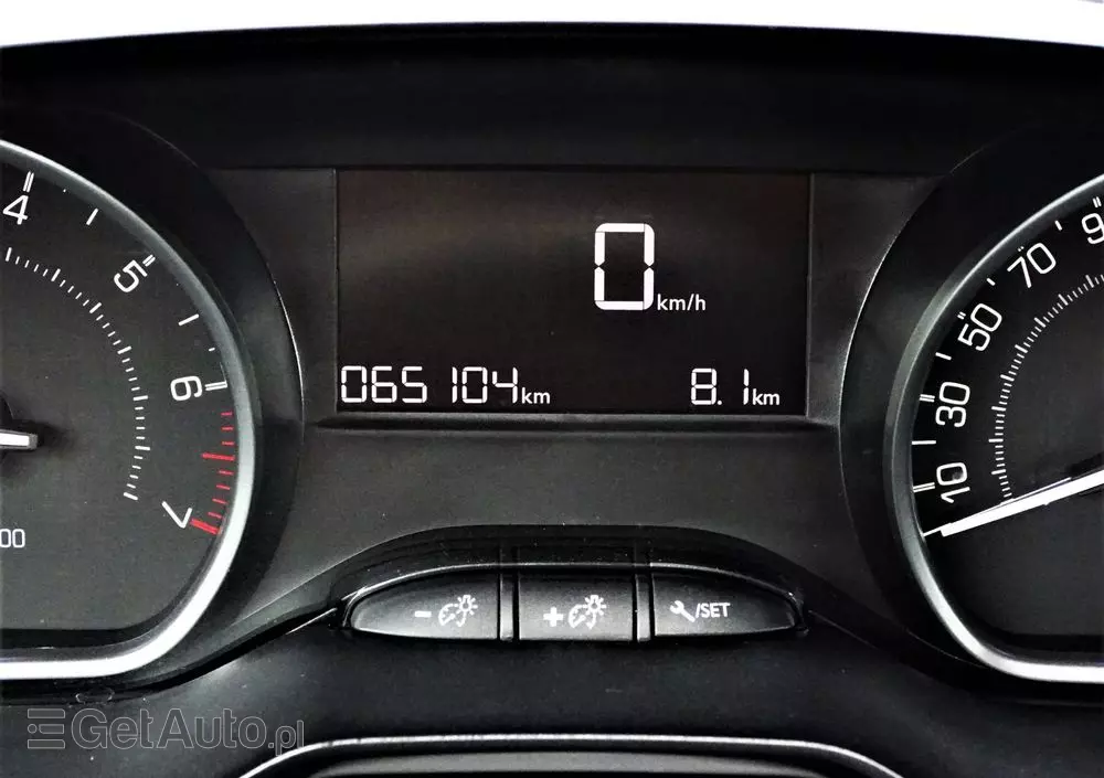 PEUGEOT 208 PureTech 82 Stop & Start Signature