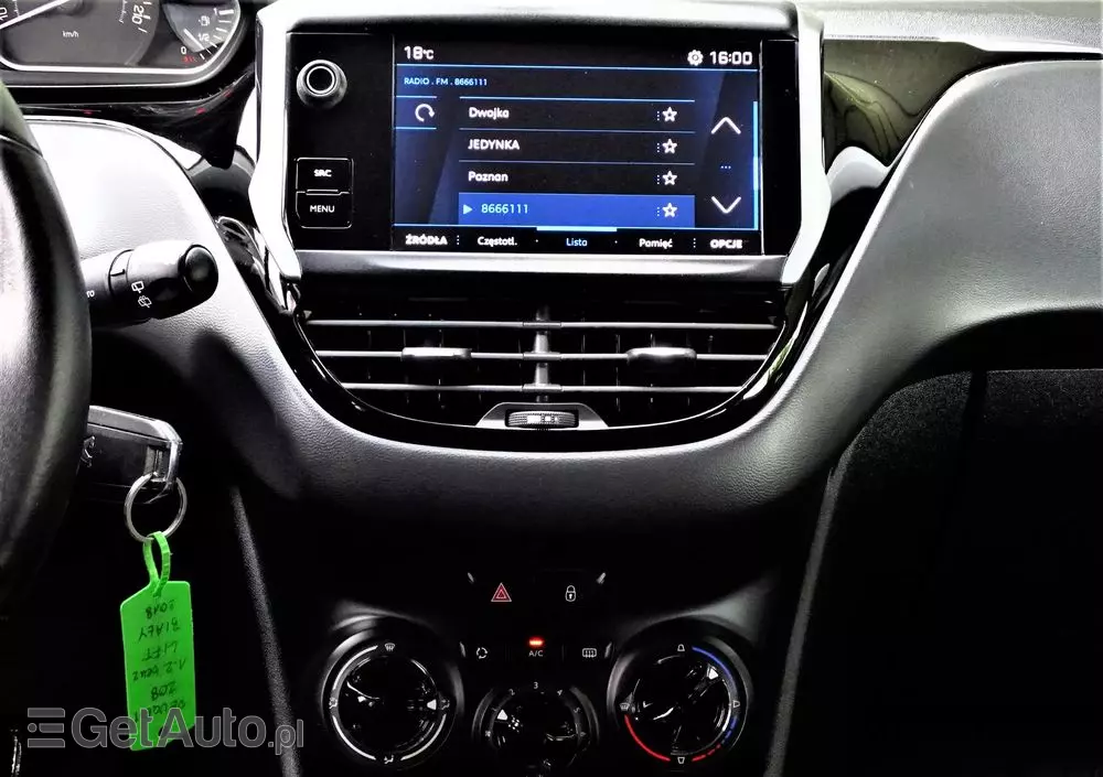 PEUGEOT 208 PureTech 82 Stop & Start Signature