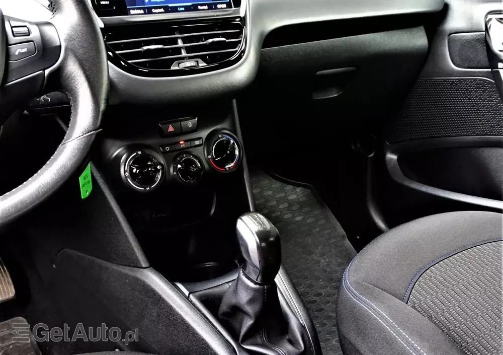 PEUGEOT 208 PureTech 82 Stop & Start Signature