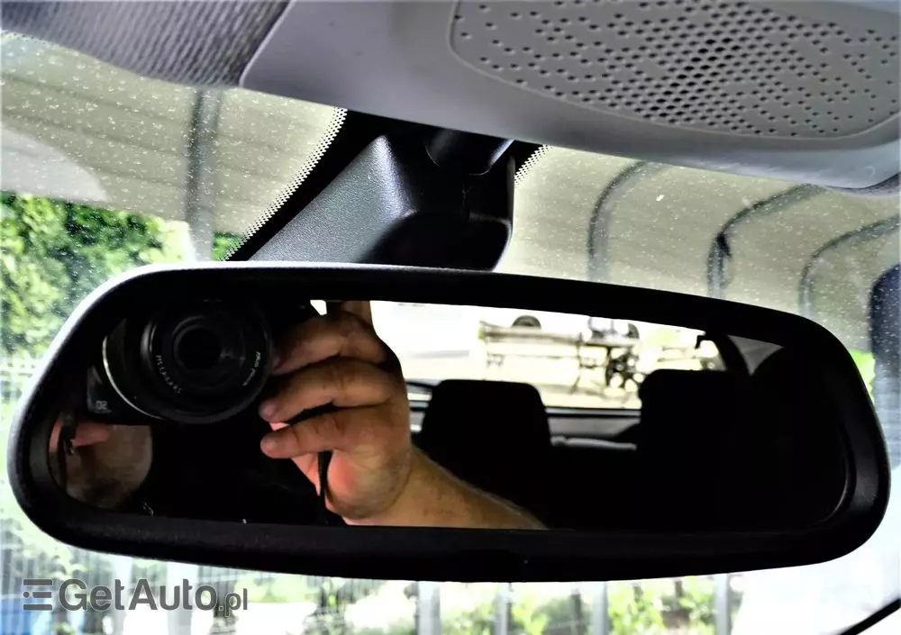 PEUGEOT 208 PureTech 82 Stop & Start Signature