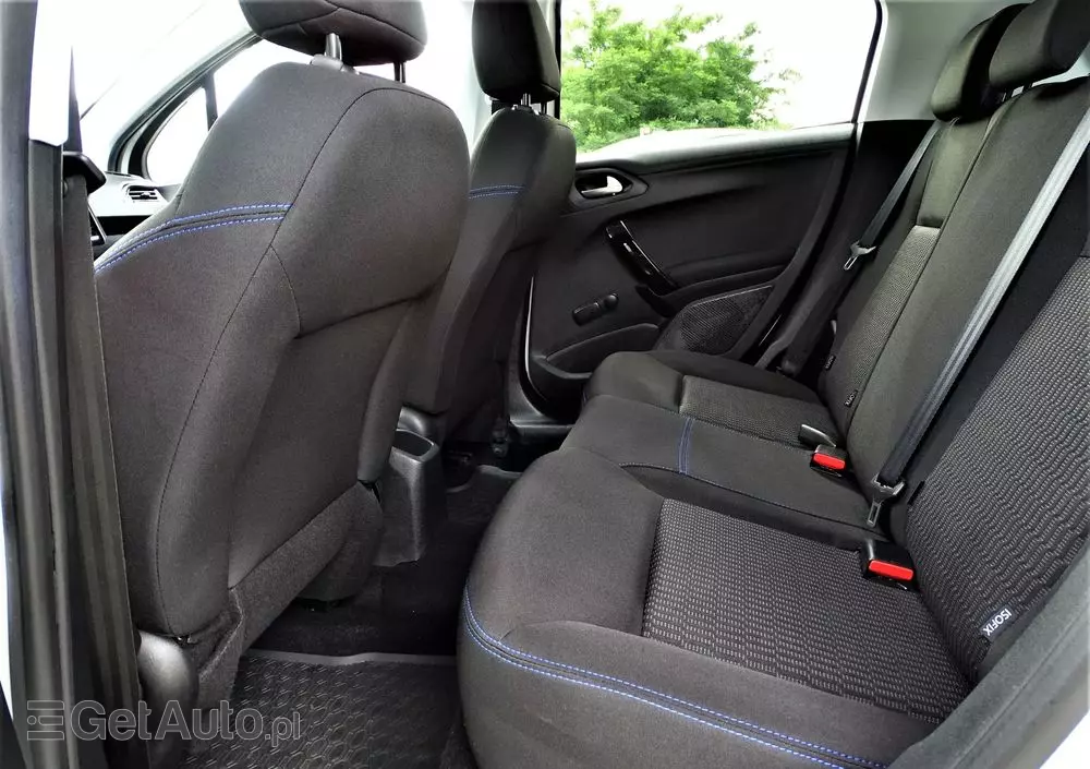 PEUGEOT 208 PureTech 82 Stop & Start Signature