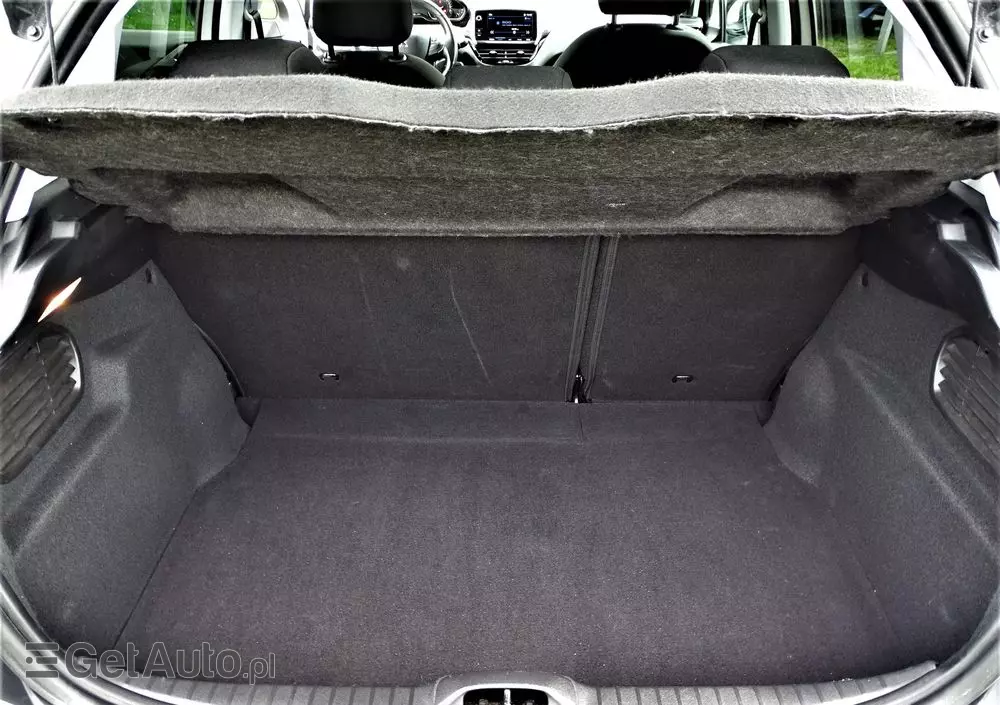 PEUGEOT 208 PureTech 82 Stop & Start Signature