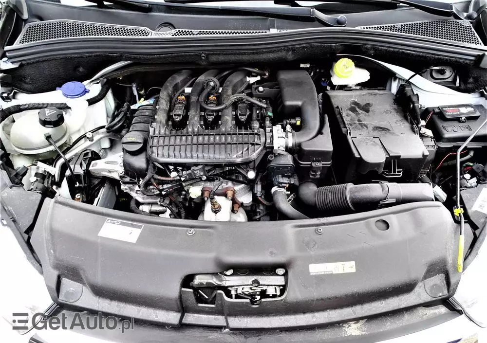 PEUGEOT 208 PureTech 82 Stop & Start Signature