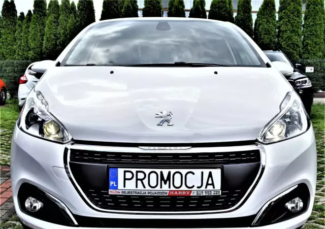 PEUGEOT 208 PureTech 82 Stop & Start Signature