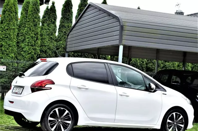 PEUGEOT 208 PureTech 82 Stop & Start Signature