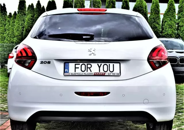 PEUGEOT 208 PureTech 82 Stop & Start Signature