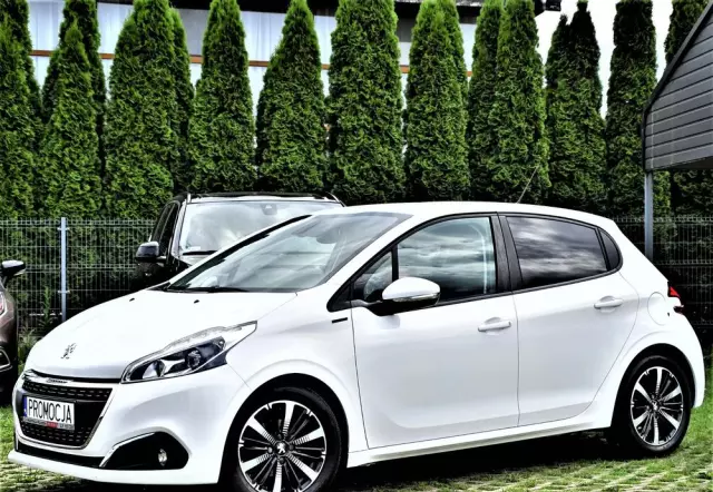 PEUGEOT 208 PureTech 82 Stop & Start Signature