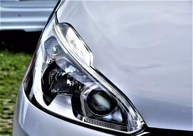 PEUGEOT 208 PureTech 82 Stop & Start Signature