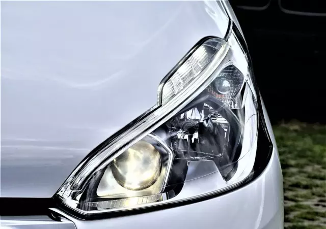 PEUGEOT 208 PureTech 82 Stop & Start Signature