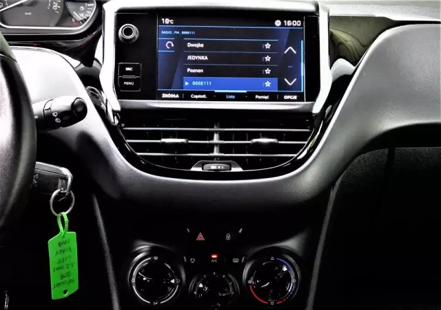 PEUGEOT 208 PureTech 82 Stop & Start Signature