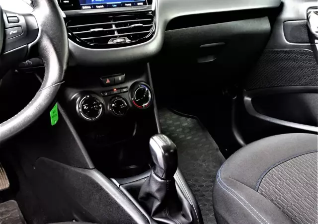 PEUGEOT 208 PureTech 82 Stop & Start Signature