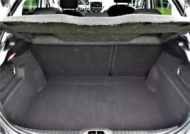 PEUGEOT 208 PureTech 82 Stop & Start Signature